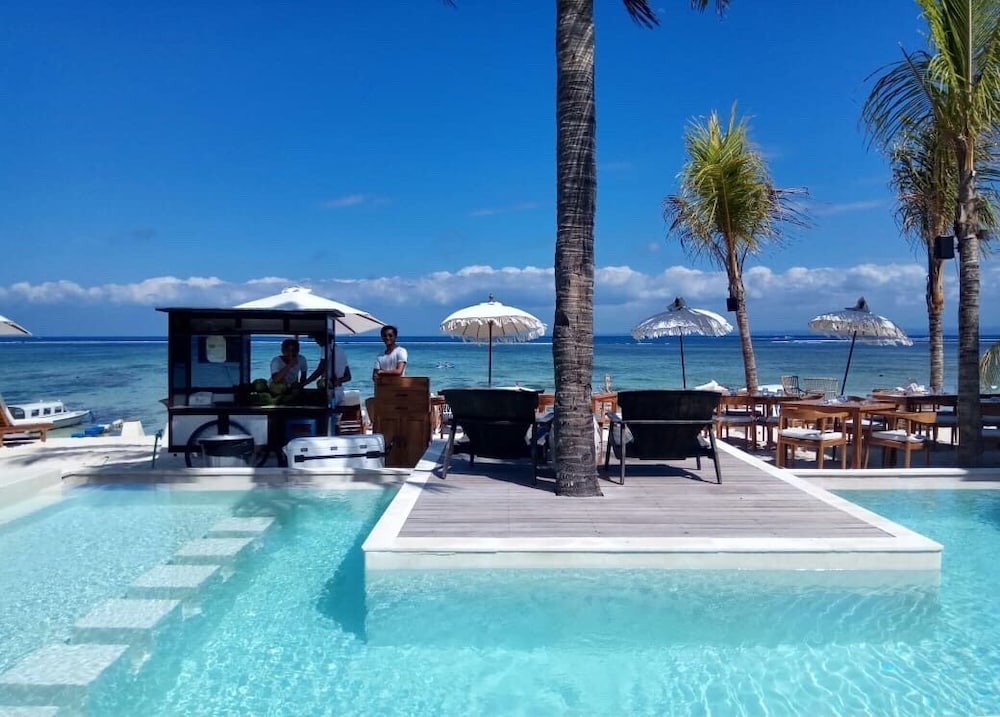 Ohana's Beachfront Resort & Beach Club — hotel in Bali