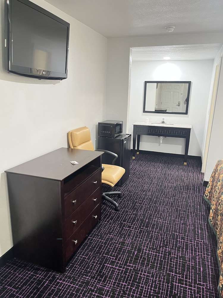 Broadway Inn San Antonio - photo 2