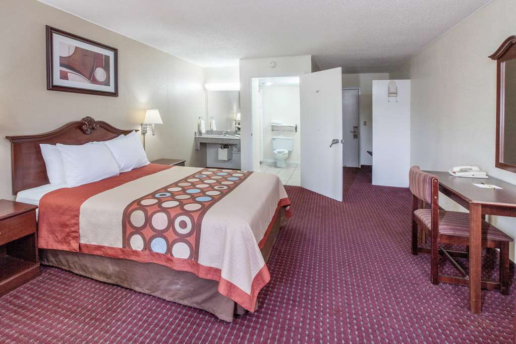 Super 8 by Wyndham Clinton - photo 10