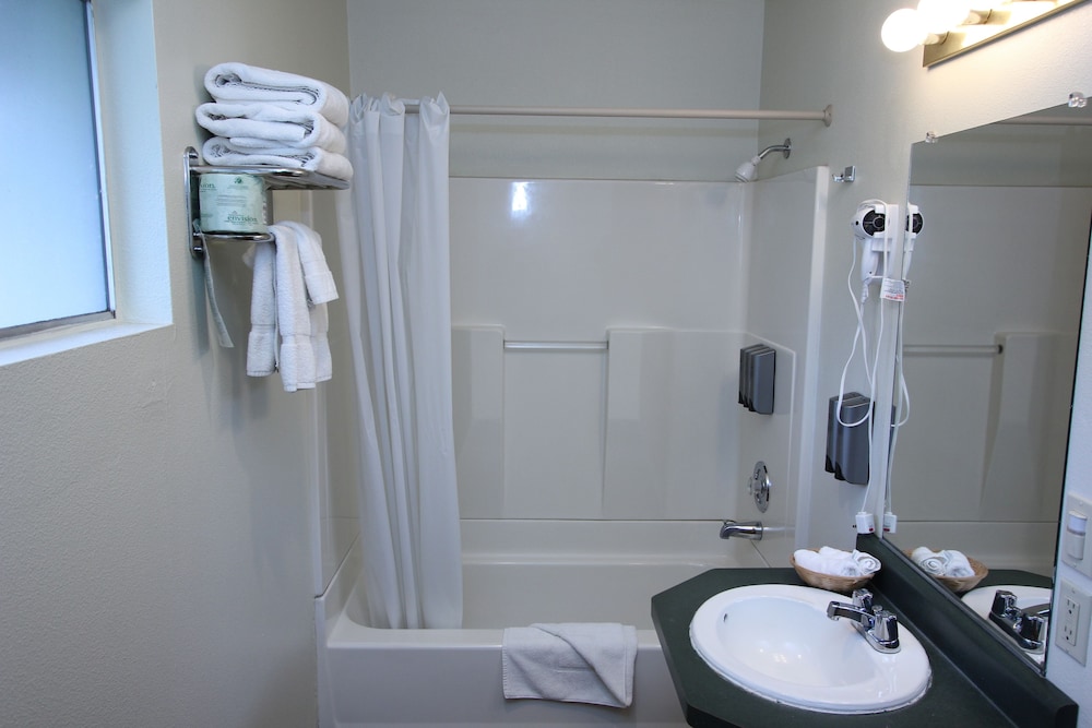 Oakhurst Lodge - photo 10