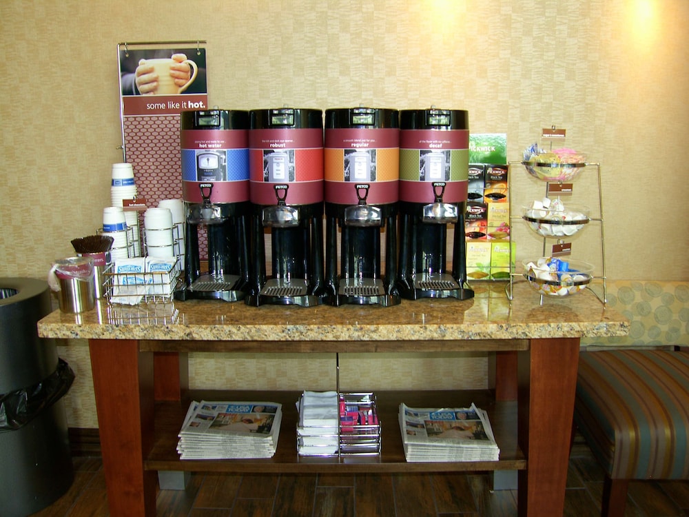 Hampton Inn & Suites Lincoln Northeast I 80 - photo 26
