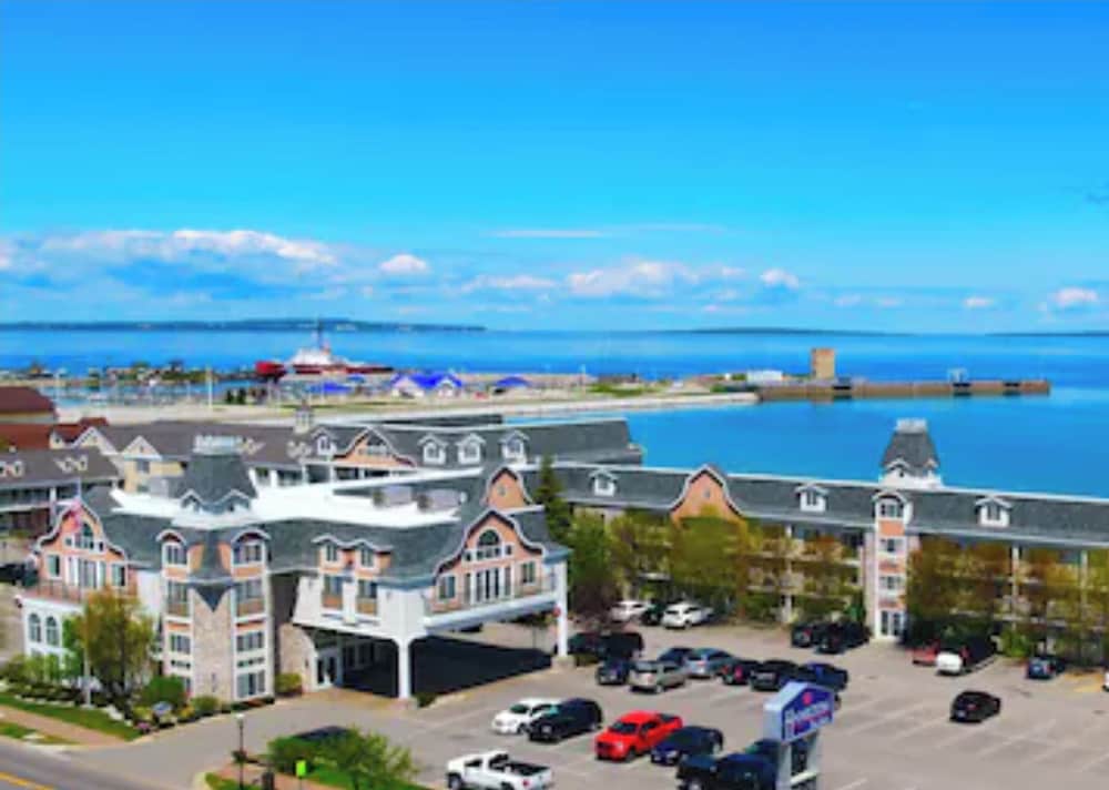 Hamilton Inn Select Beachfront Mackinaw City - photo 42