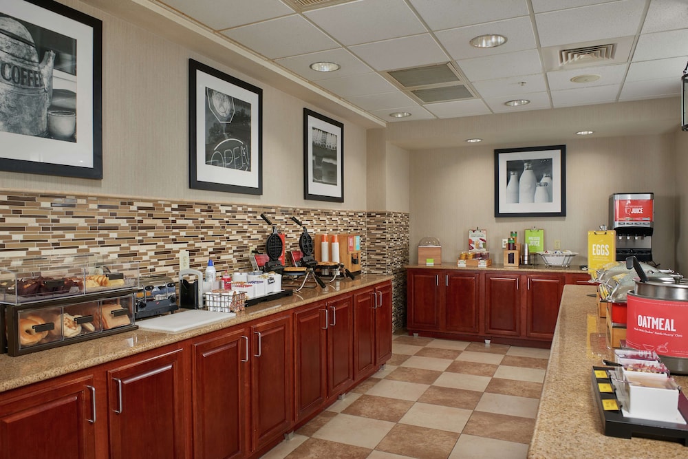 Hampton Inn & Suites Phoenix Surprise - photo 21