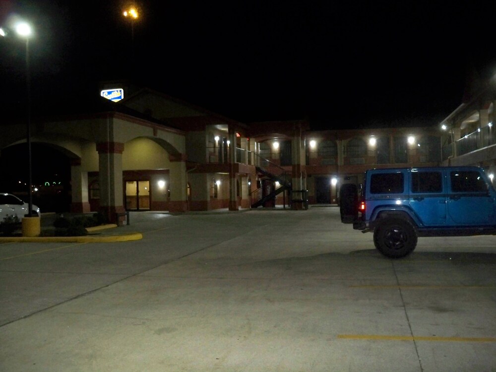 Scottish Inn & Suites - photo 59