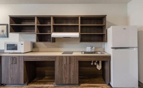Woodspring Suites Denver Commerce City - photo 7