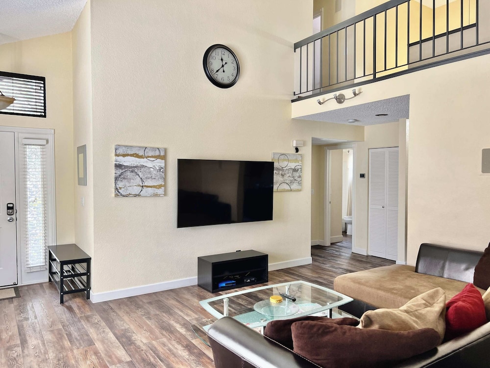 DT Reno 4BR Home w Patio BBQ Grill Games Room