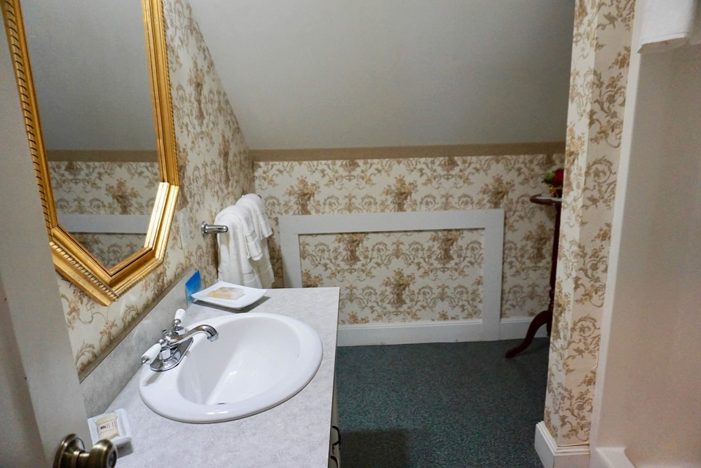 Old Orchard Beach Inn - photo 12