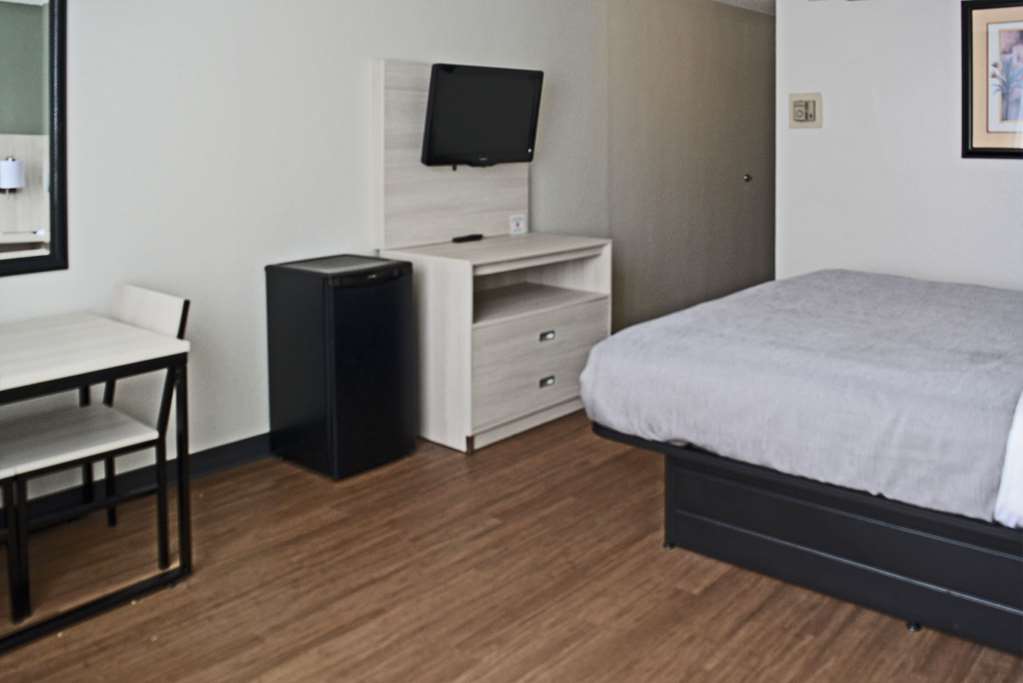 Quality Inn & Suites East Syracuse Carrier Circle - photo 9