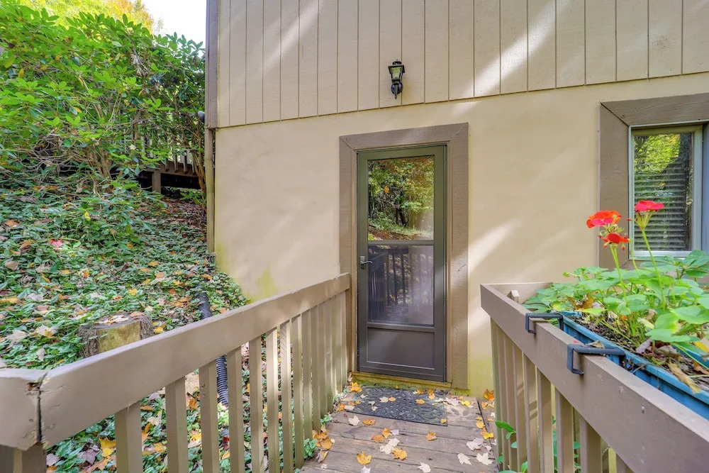 Half Mi To Sugar Mtn Resort Condo with Balcony - photo 11