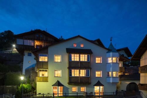 Residence Diamant — 4-Star Luxury Hotel in Castelrotto, Italy