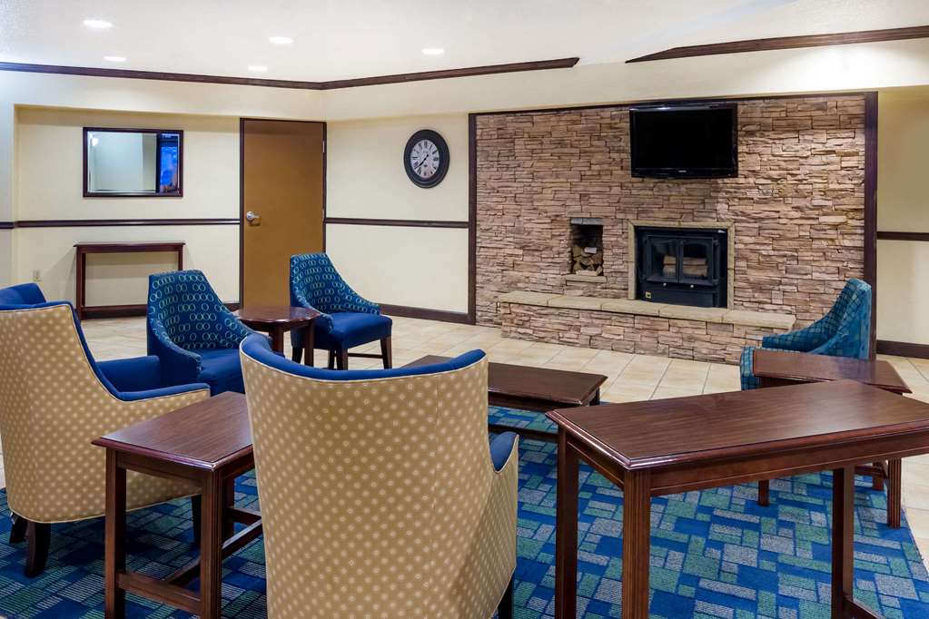 Days Inn & Suites by Wyndham Bridgeport Clarksburg - photo 2