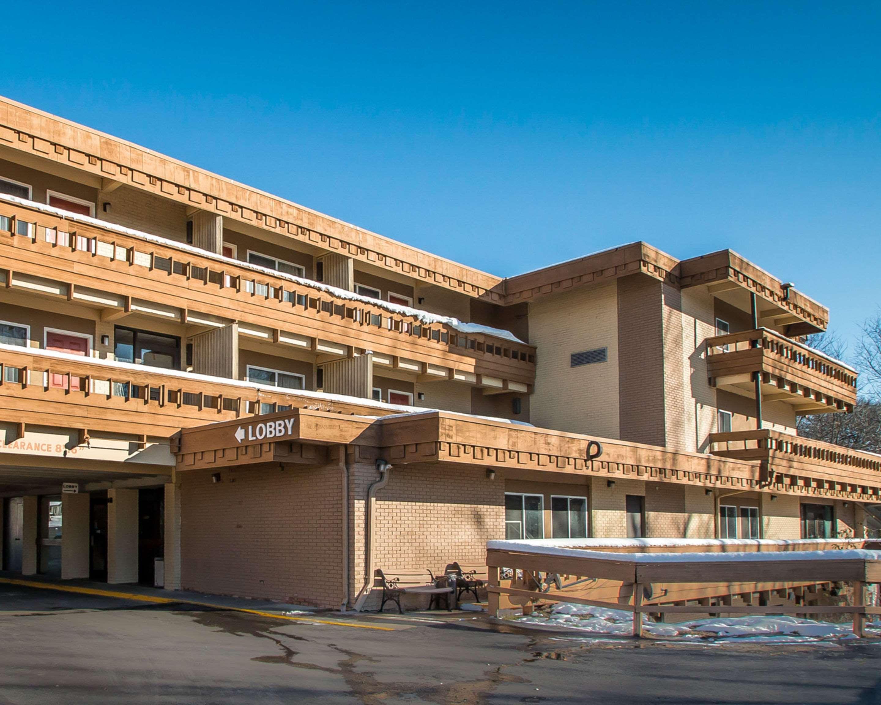 Tesla MedBed Center East Dubuque — hotel near Dubuque Regional Airport