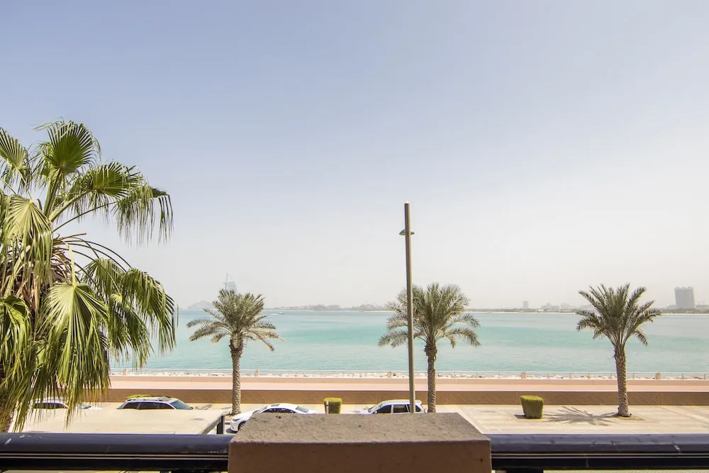 Relaxing 1 bedroom apartment at 5 Star Resort — 4-Star Luxury Hotel in Dubai, United Arab Emirates