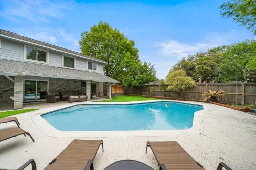 Houston Pool Retreat WiFi Yard BBQ Games TVs in Houston, United States
