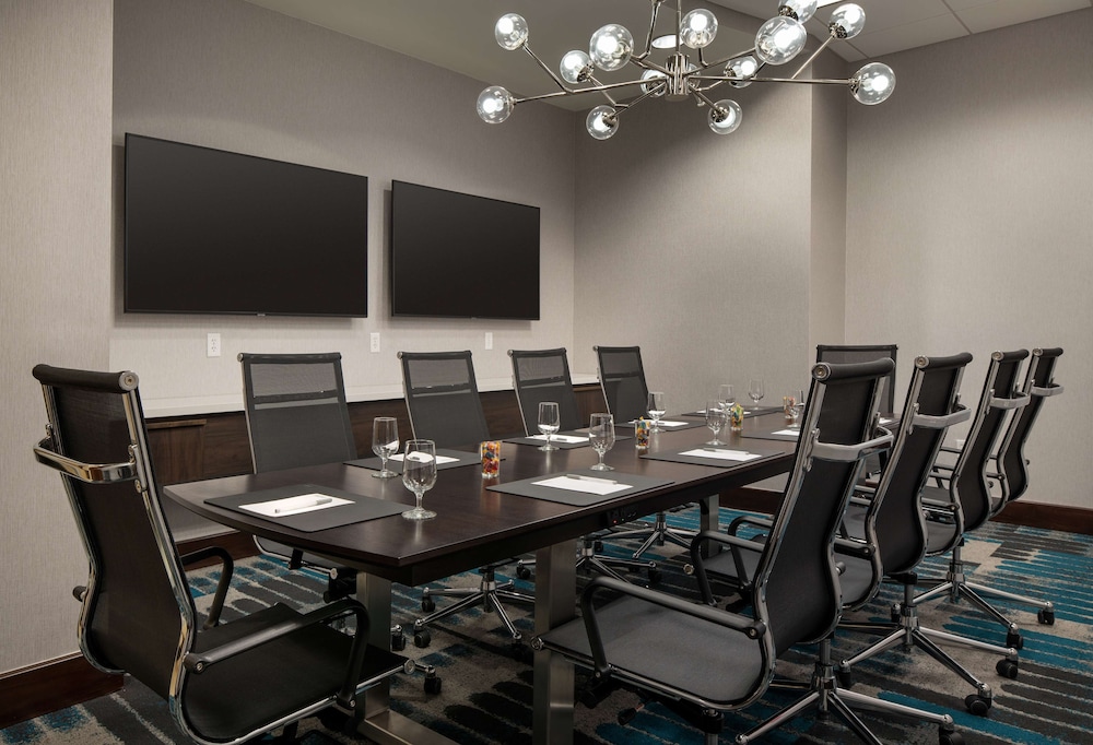 Hilton Garden Inn Denver Cherry Creek - photo 36