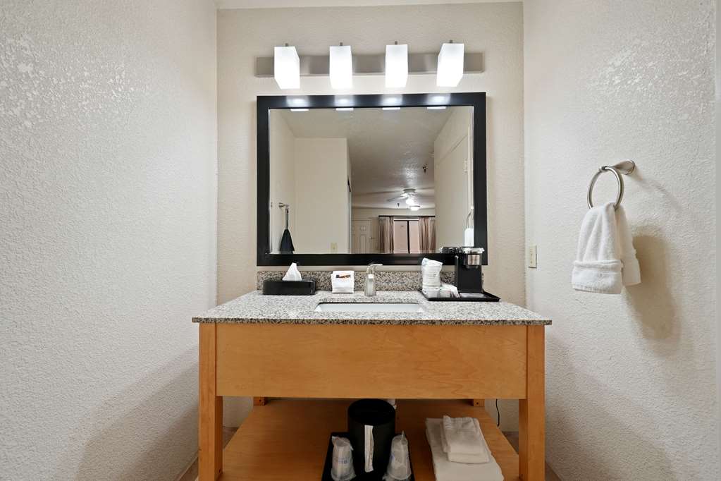 Best Western Plus Executive Inn & Suites - photo 39