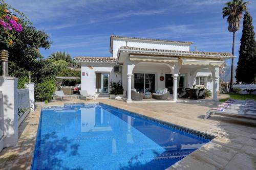 Villa Angelique 5 Bdr with Heated Private Pool in Puerto Banus — 4-Star Luxury Hotel in Marbella, Spain