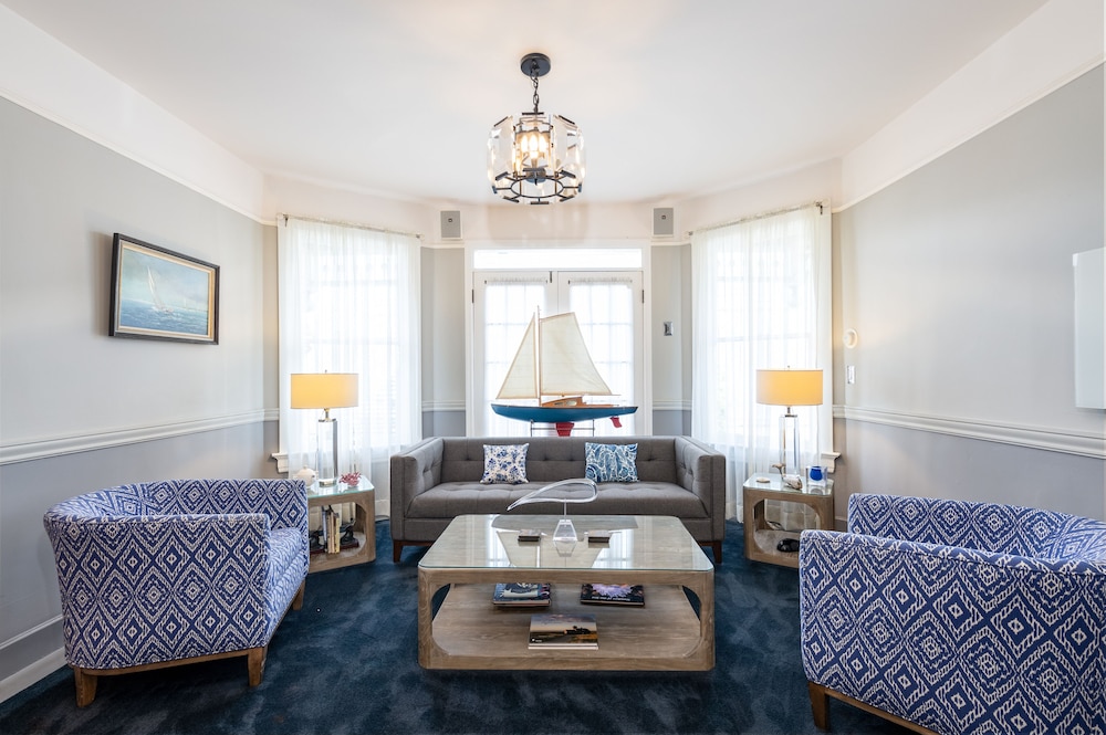 Nantucket Whale Inn - photo 4