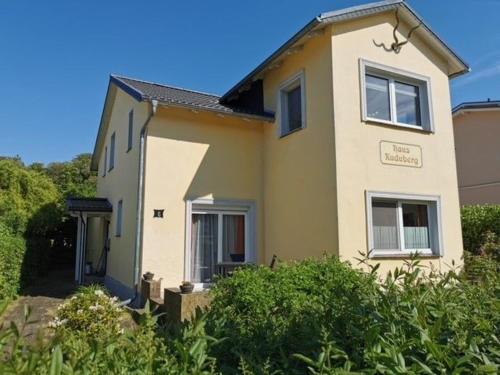 Ferienwohnung Storchennest — 4-Star Luxury Hotel in Ostseebad Zinnowitz, Germany