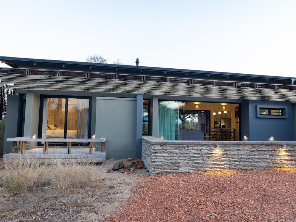 Lavish villa in Hoedspruit with hot tub — 4-Star Luxury Hotel in Hoedspruit, South Africa