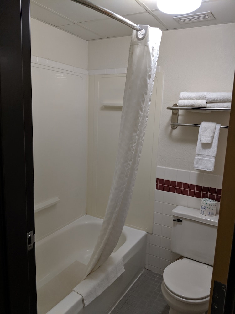 Boarders Inn & Suites by Cobblestone Hotels Ripon - photo 33