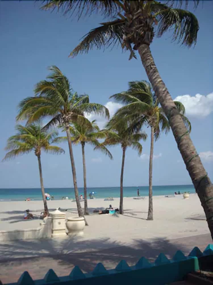 The Diane Oceanfront Suites - photo 32