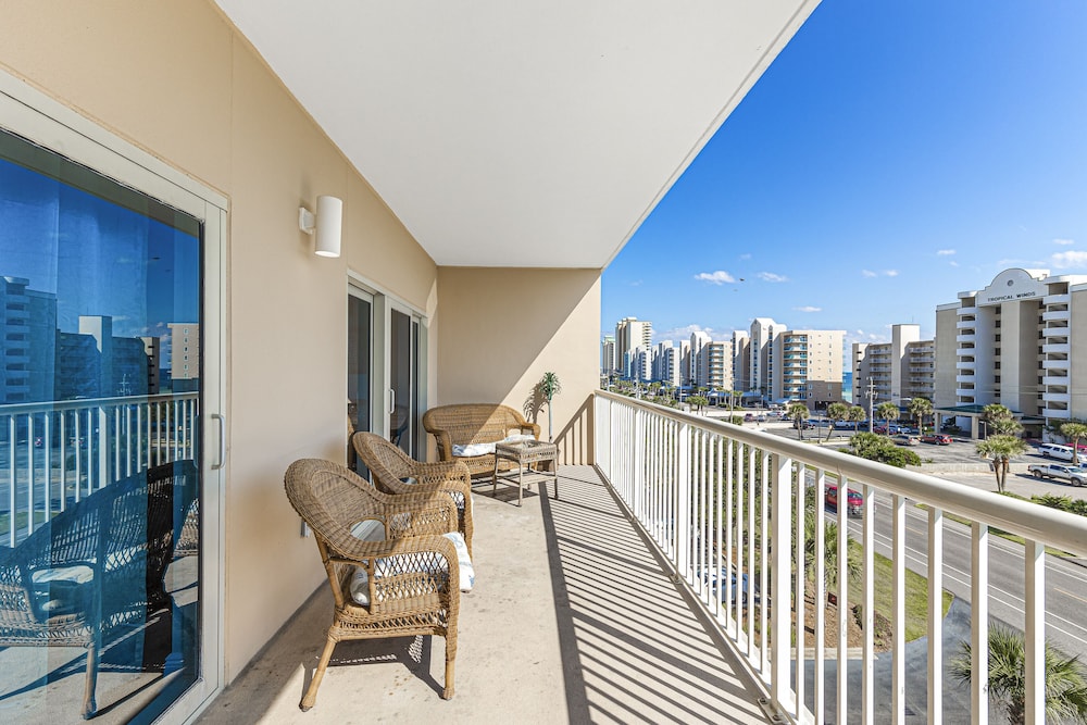 Crystal Tower Comfort Condos by Hosteeva - photo 63