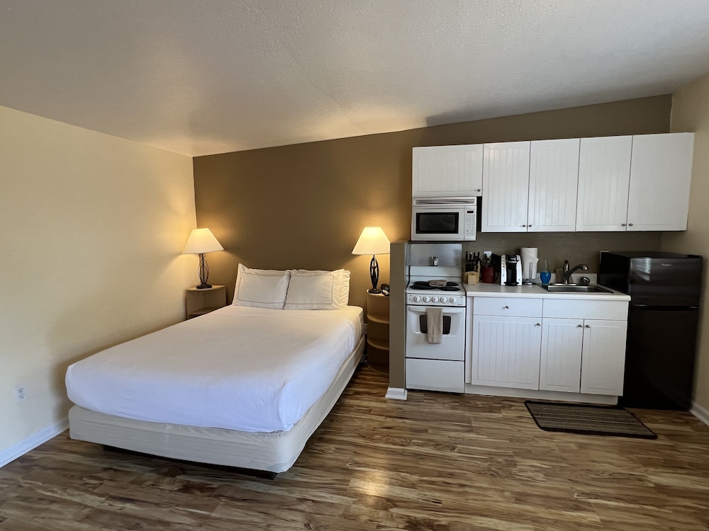 Clear Lake Cottages & Marina - photo 80
