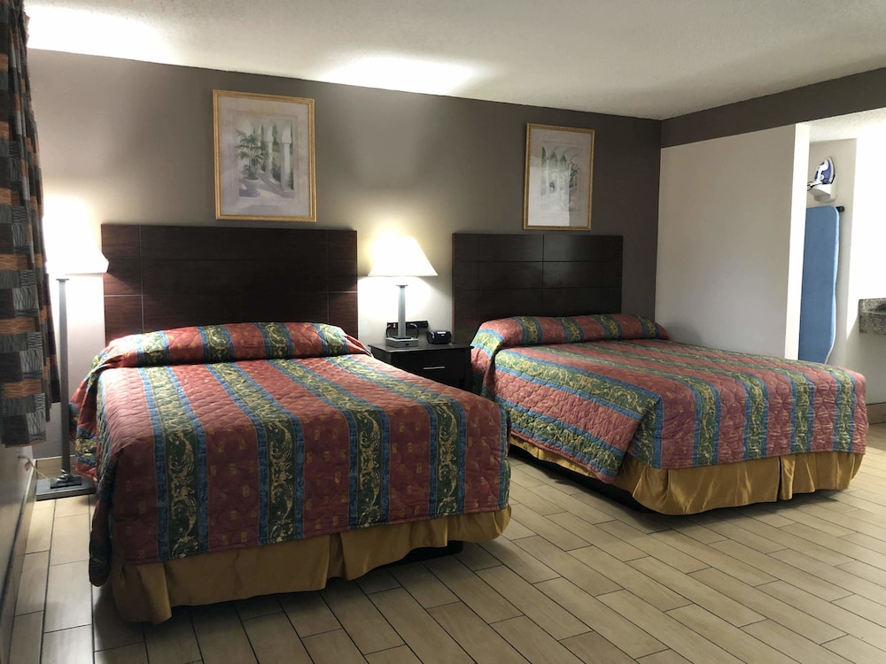 Sun Coast Inn - photo 13