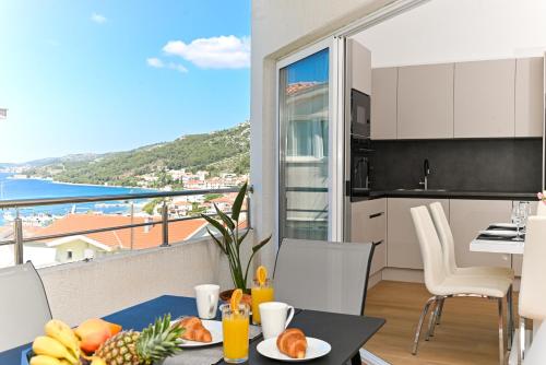 Apartmani Kristina — 4-Star Luxury Hotel in Seget Vranjica, Croatia
