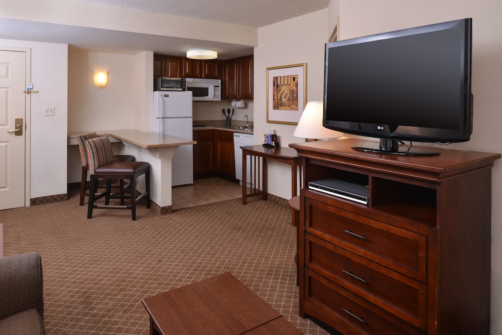 Staybridge Suites Indianapolis Airport an IHG Hotel - photo 4