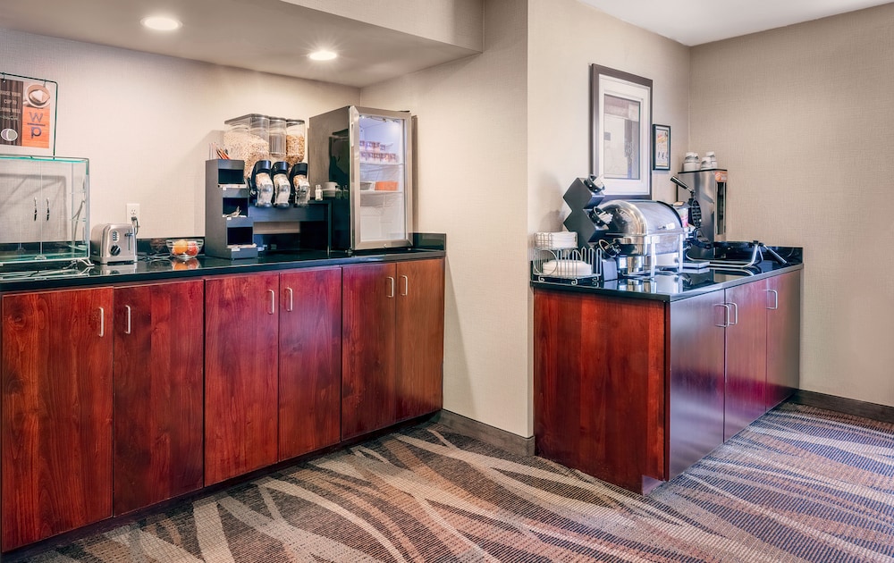 Cobblestone Inn & Suites Durand - photo 44