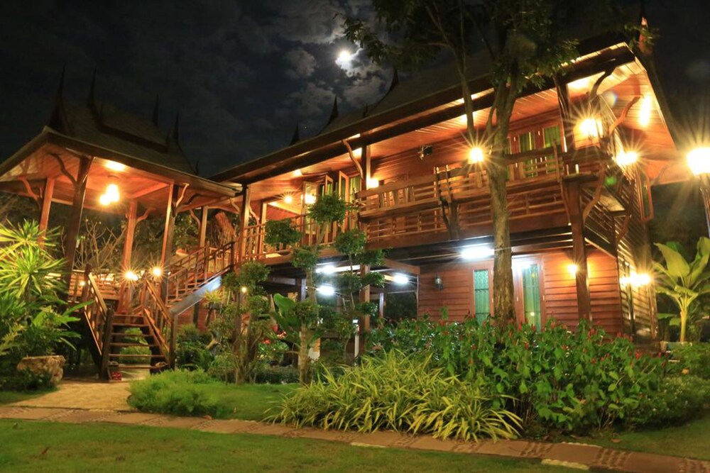 Sunlove Resort and Spa Royal View in Nakhon Pathom, Thailand