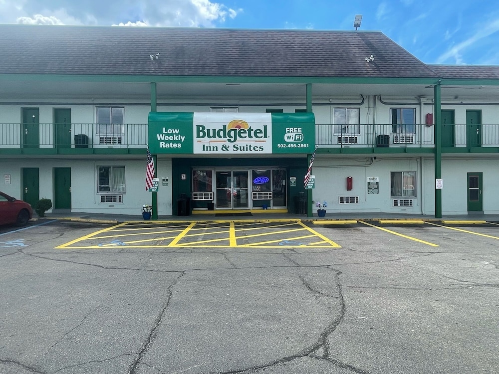 Budgetel Inn Suites — Louisville