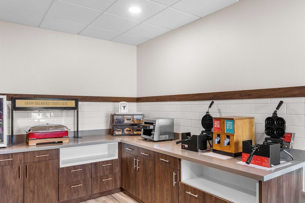 Hampton Inn Knoxville Airport - photo 32