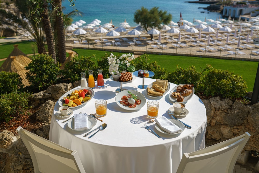 Grotta Palazzese Beach Hotel — hotel in Polignano A Mare