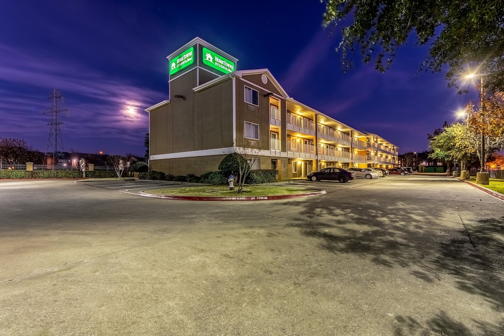 HomeTowne Studios by Red Roof Dallas Mesquite - photo 27