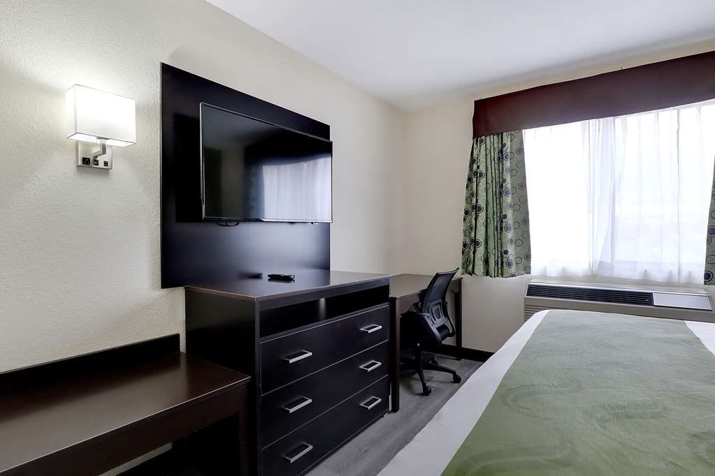 Quality Suites Albuquerque Airport - photo 24