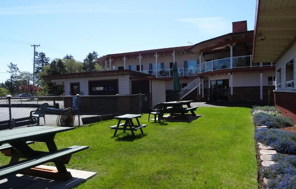 Breakers Boutique Inn - photo 122
