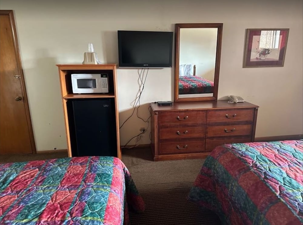 Love Hotels Western Holiday by OYO at Harlan Lake NE - photo 17