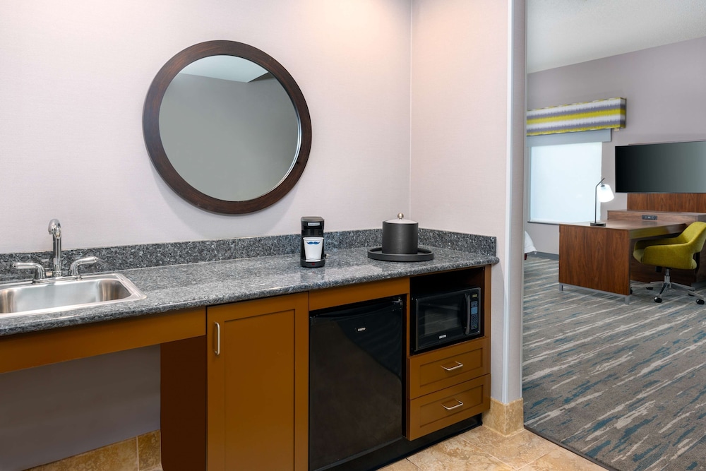 Hampton Inn & Suites Hartford Farmington - photo 15
