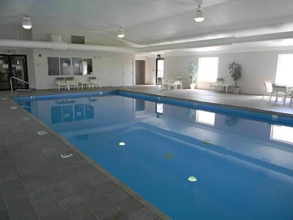 Boarders Inn & Suites by Cobblestone Hotels Munising - photo 19