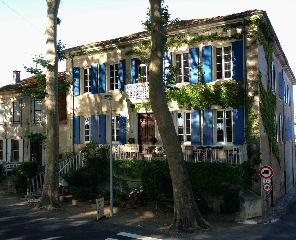 Les Volets Bleus - carbon neutral hotel in Ginestas