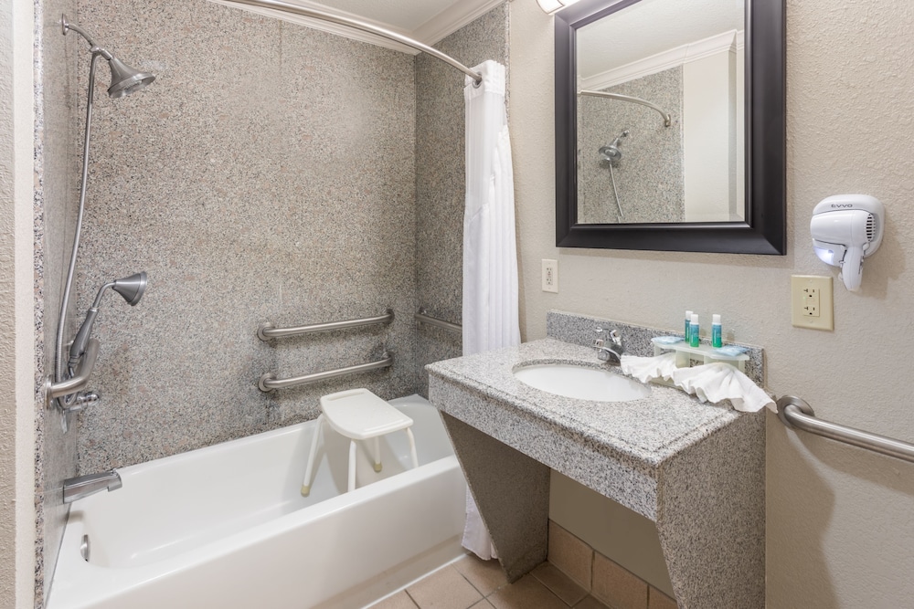 Holiday Inn Express Hotel & Suites Lake Charles by IHG - photo 10