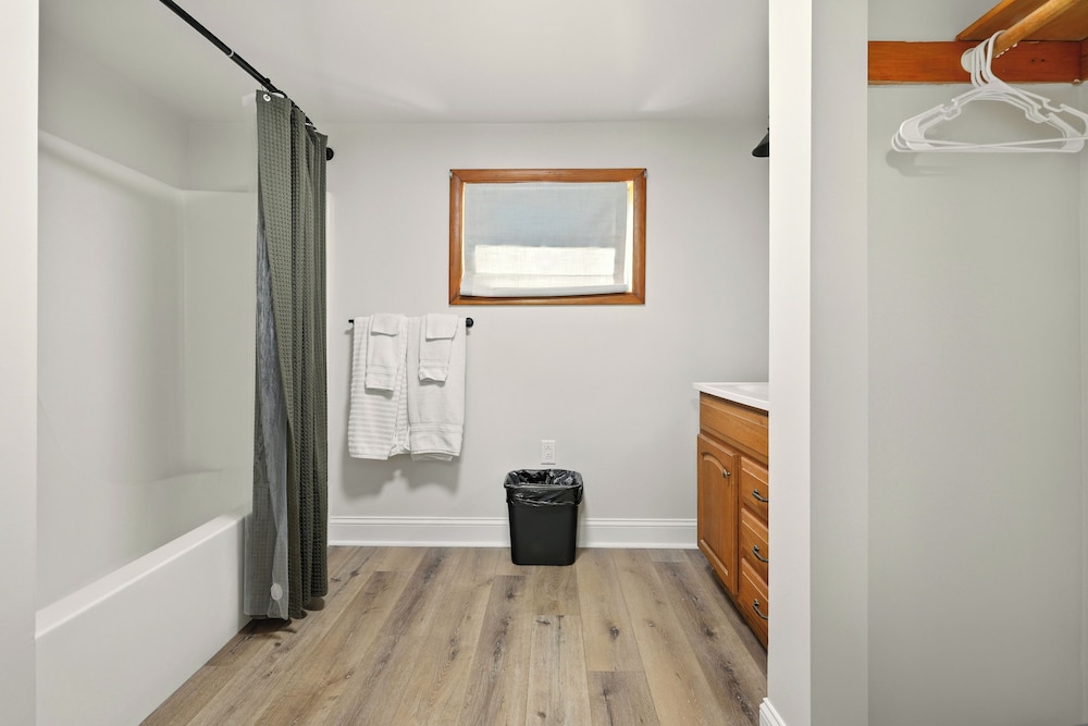 Hillside Motel LLC - photo 105
