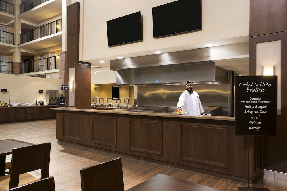 Embassy Suites by Hilton Cleveland Beachwood - photo 23