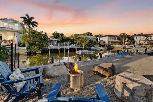 Boaters Bayshore Bungalow II w HOT TUB — 4-Star Luxury Hotel in Naples, United States