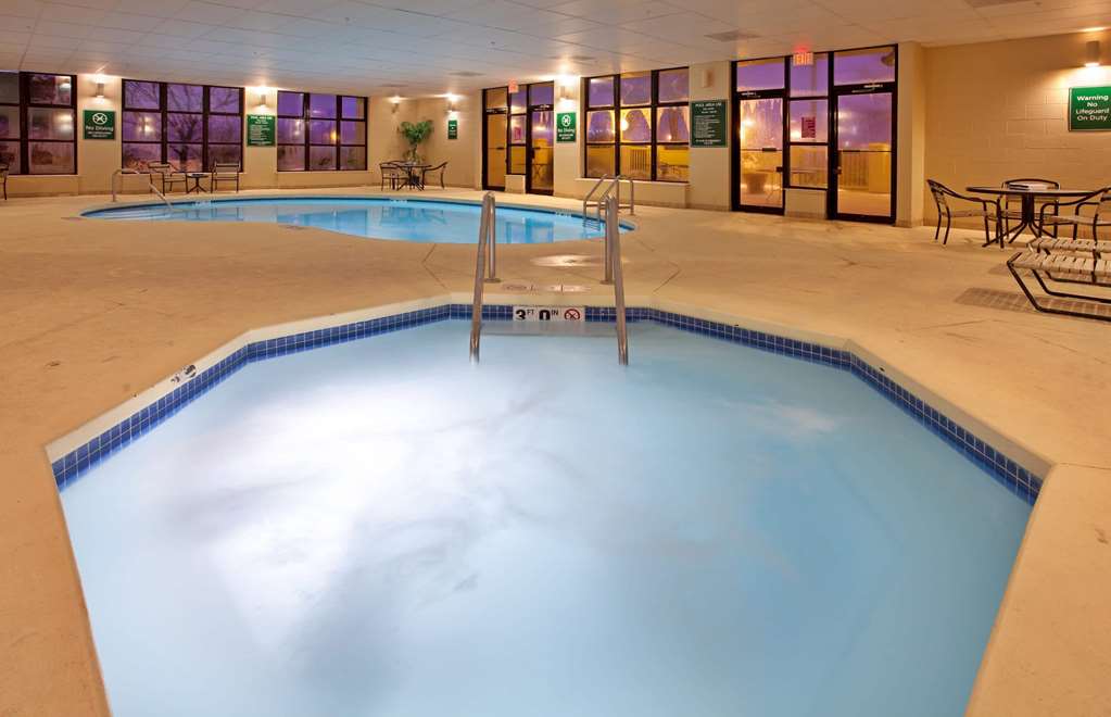 La Quinta Inn & Suites by Wyndham Des Moines West Clive - photo 22