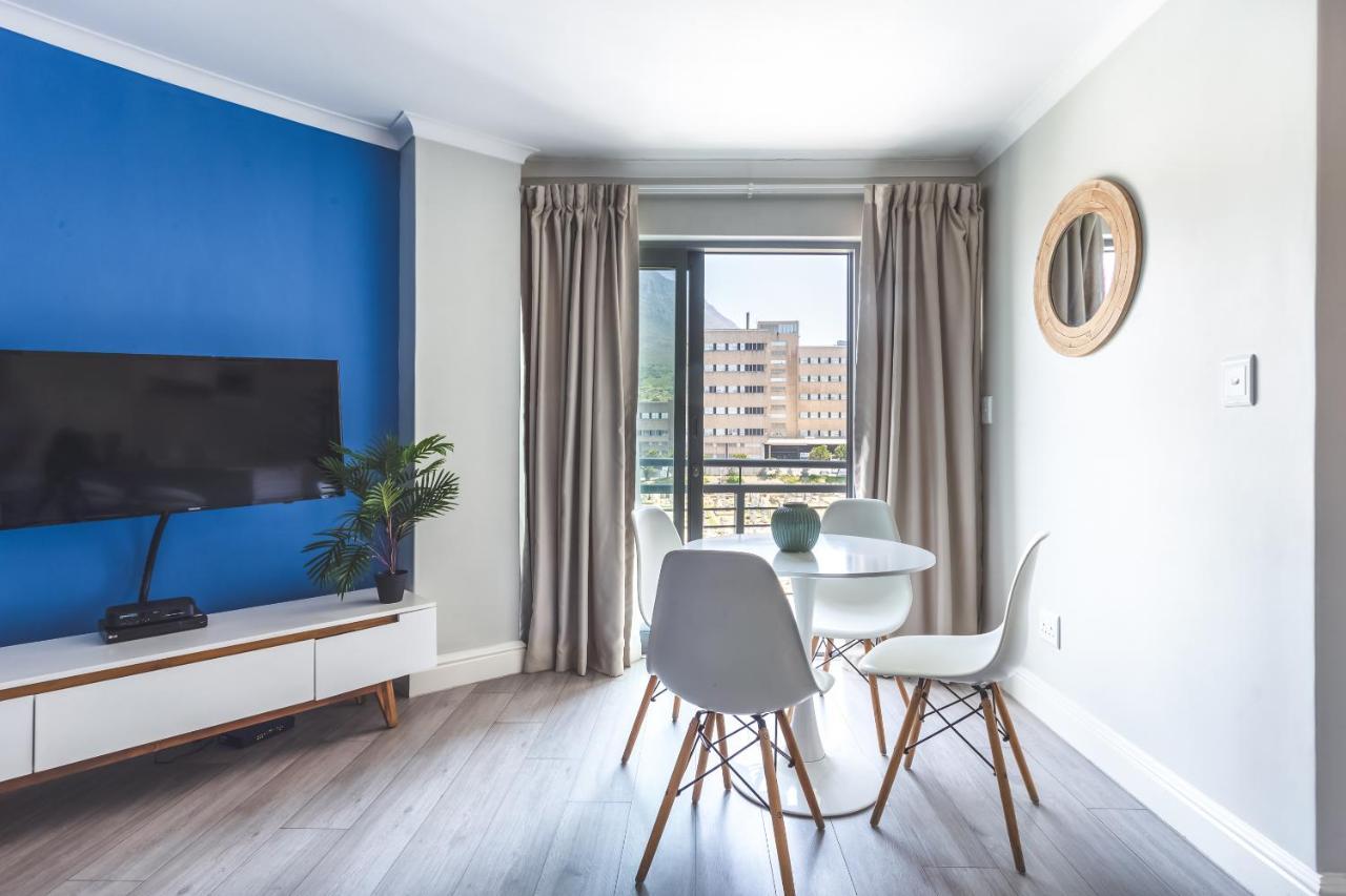 The Paragon Kahlua Modern Open Plan Centrally Located