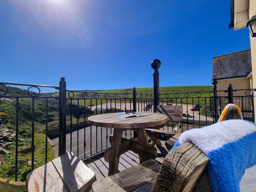 Beachcombers Apartments — 4-Star Luxury Hotel in Newquay, United Kingdom